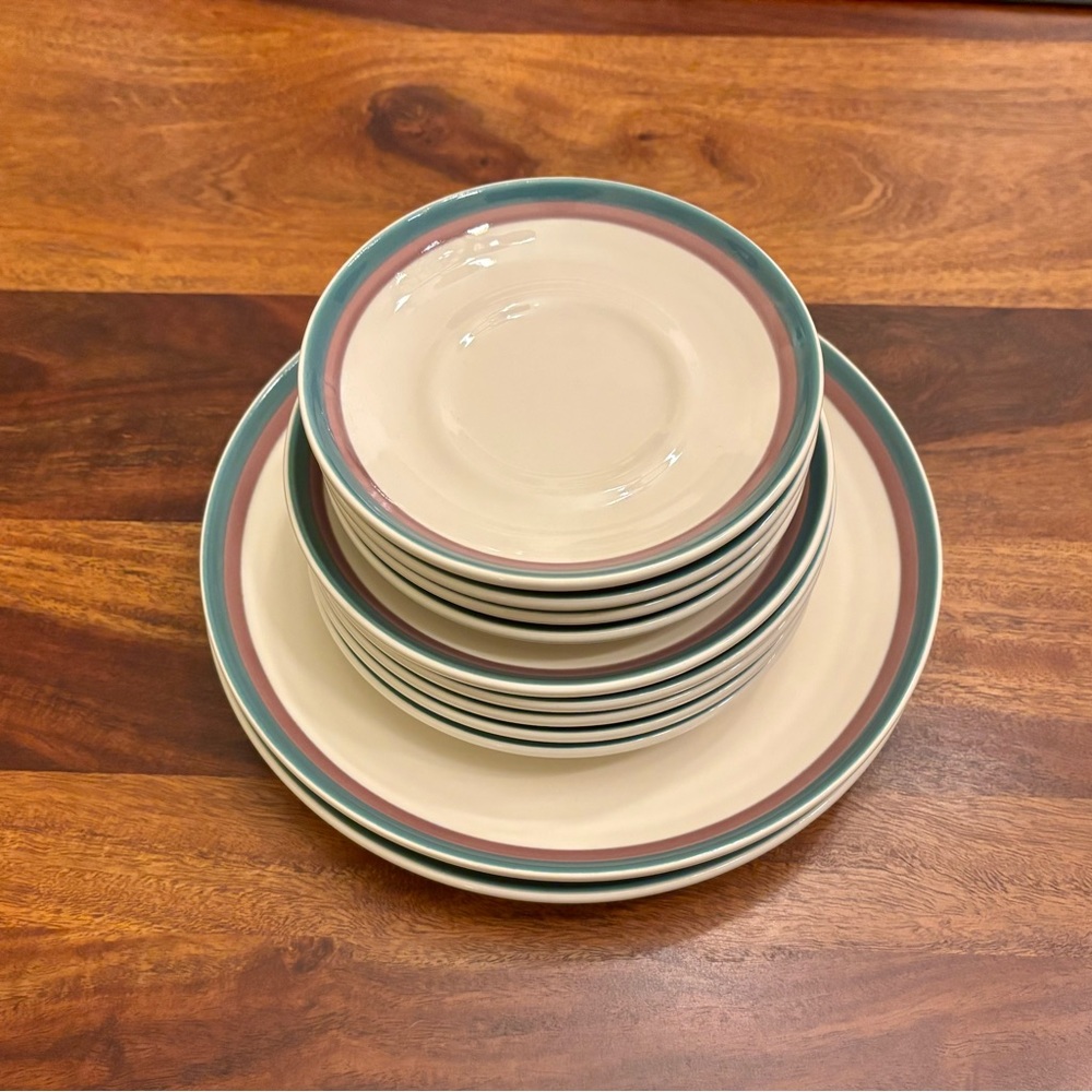 Two vintage Pfaltzgraff Juniper dinner plates - Picture 4 of 4